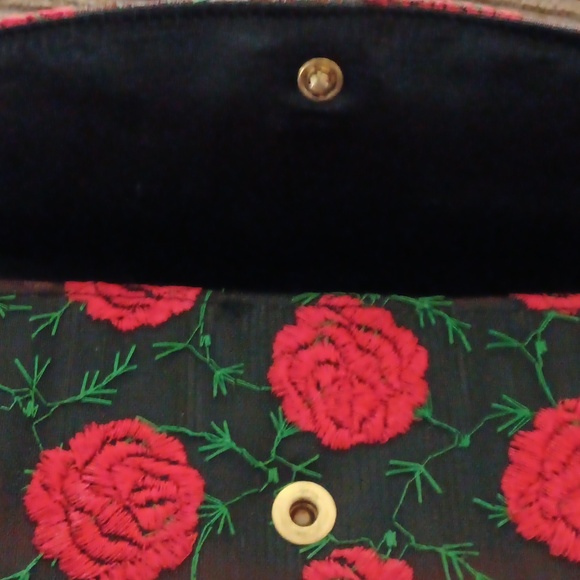 Rose Patterned Clutch Bag 🌹 - Picture 5 of 5